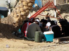 185 Wadi Bani Khalid, Omanis.JPG